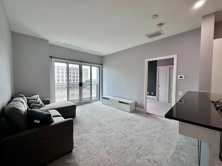 44 Bond St W #607 — Photo 13