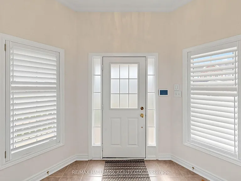 72 Middlecote Dr — Photo 5