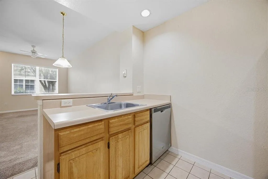 3 bed, 2.0 bath, 1296 sqft, $1,599 — Photo 4
