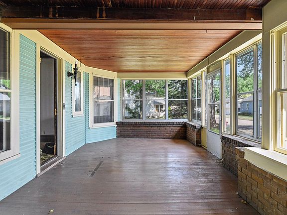 3rd image of 380 Park St E