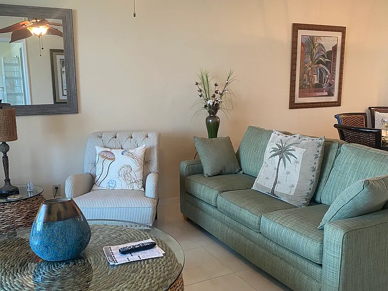 897 Collier Ct #202 — Photo 4