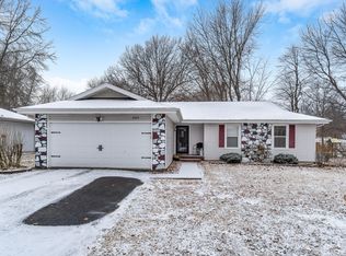 4423 S Meadowlark Dr, Springfield, MO 65810