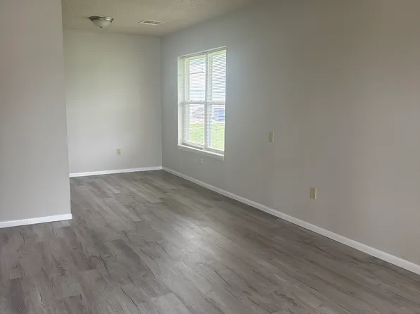 209 S Fort St APT 14, Nixa, MO 65714