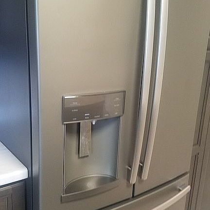 Refrigerator can stay