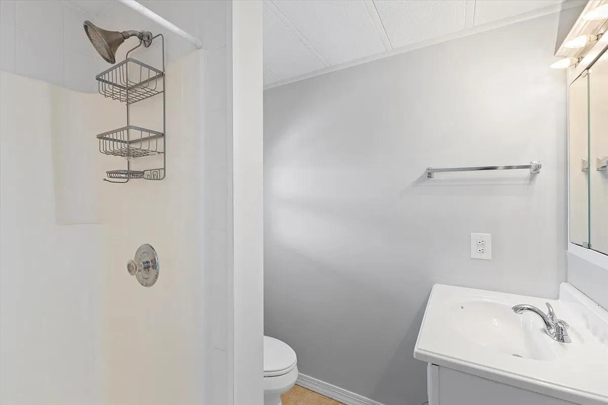2 bed, 730 sqft, $1,600 — Photo 3