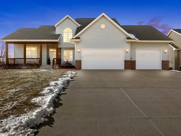 405 Brougham Rd, Robins, IA 52328