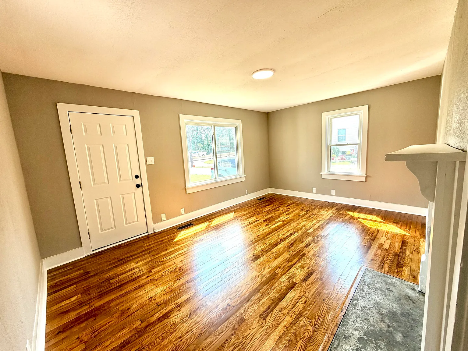 2 bed, 1.0 bath, 900 sqft, $1,000 — Photo 2