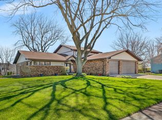 108 Deerpath Dr, Minooka, IL