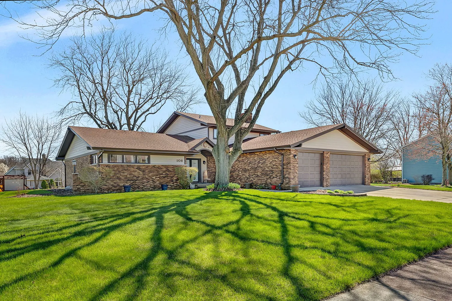 108 Deerpath Dr photo 1