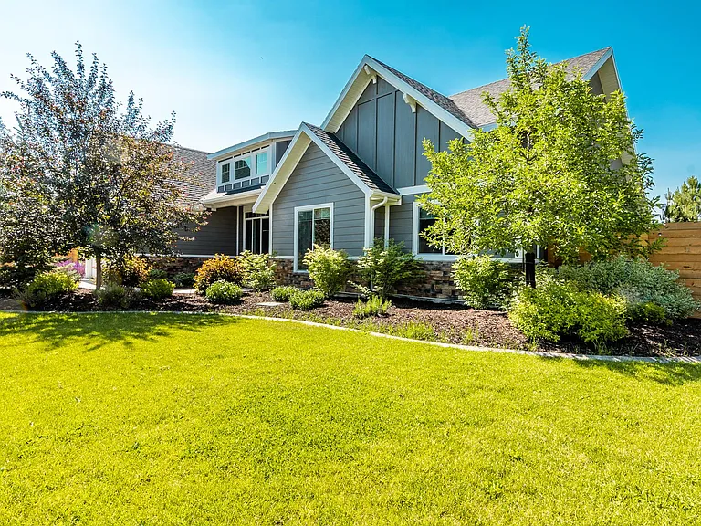985 Wild Rose Dr — Photo 1