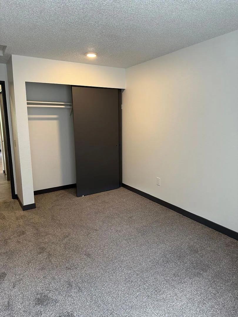 Davis Apartments — Photo 3
