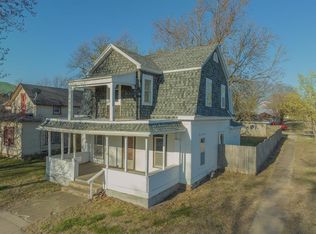 923 N 8th St, Neodesha, KS 66757