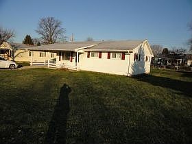 1st image of 824 E 10th St