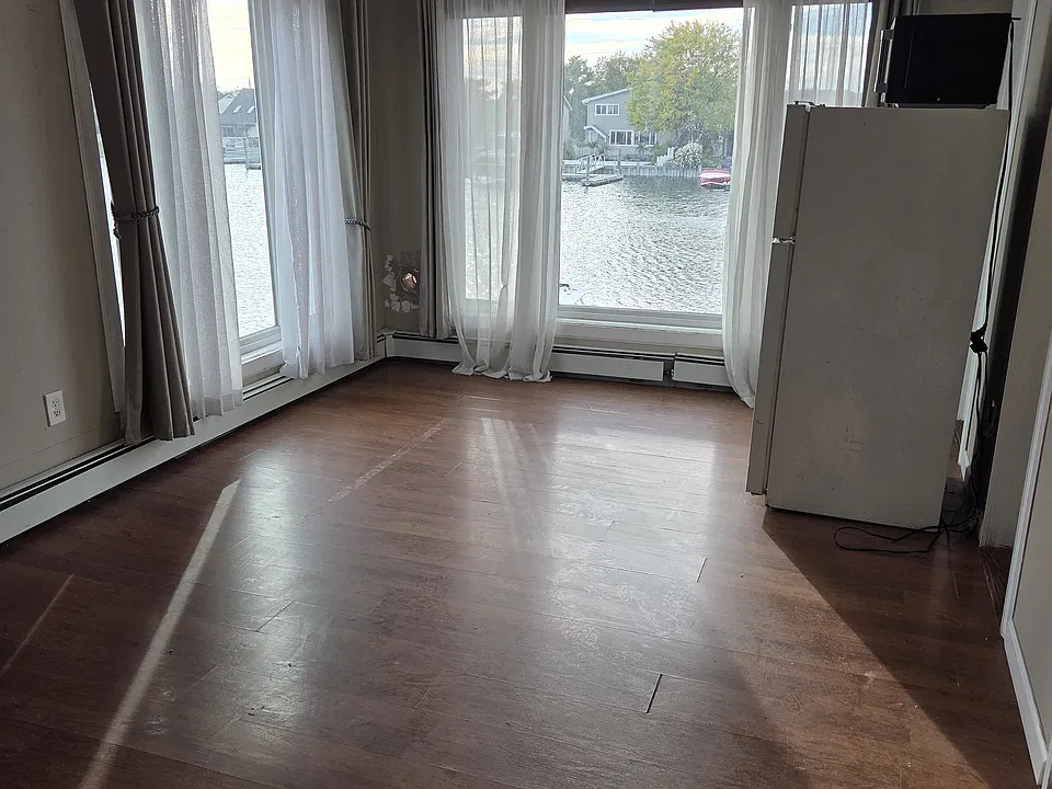 464 Roosevelt Ave #2B