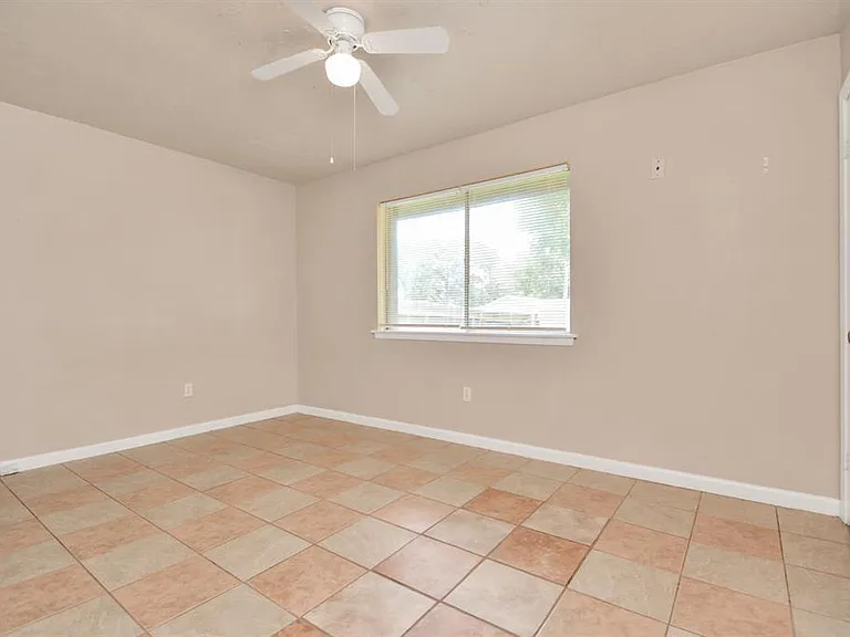 4803 Beechaven St — Photo 10