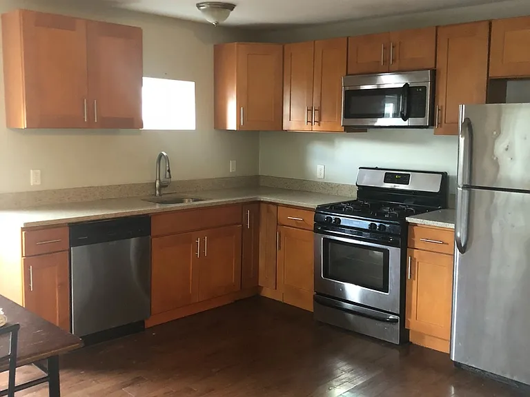 498 Washington Ave — Photo 3