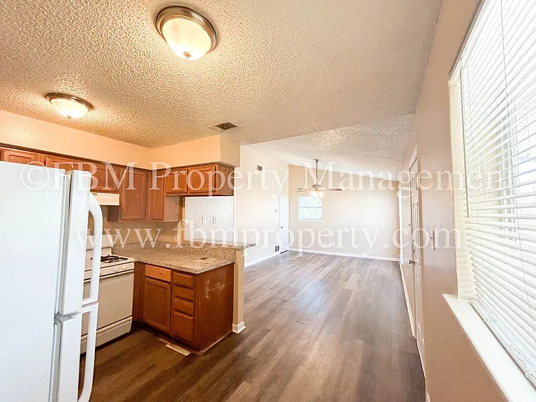 604 Walter Stephenson Rd #B — Photo 3