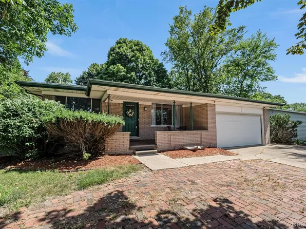 2550 W Walton Blvd, Waterford, MI 48329