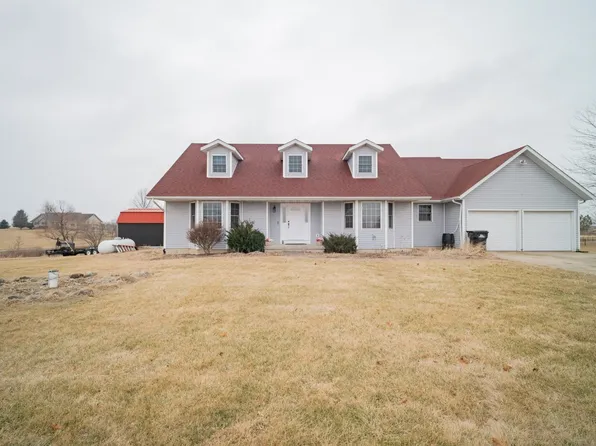 8401 Idlewood Rd, Clinton, IL 61727