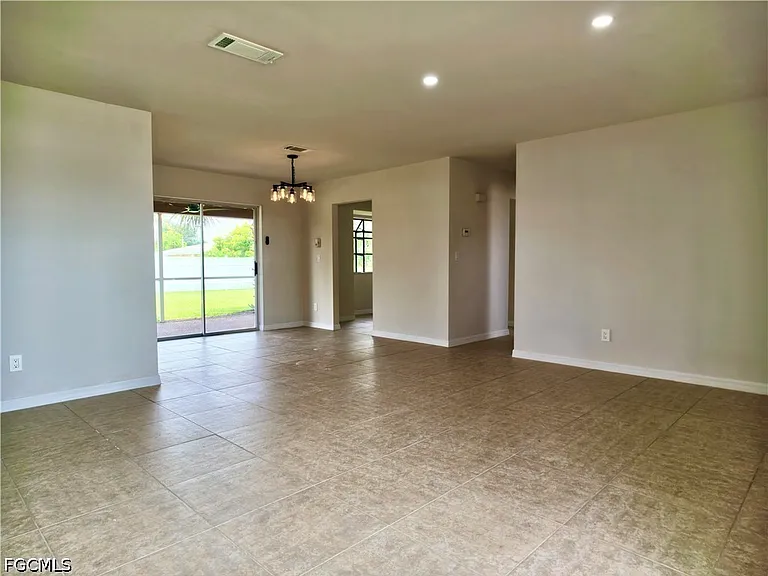 1429 SE 44th St — Photo 3