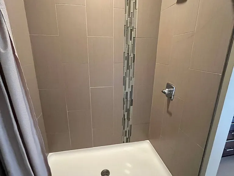 220 E 14th St — Photo 15