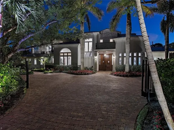 740 Coral DR, NAPLES, FL 34102