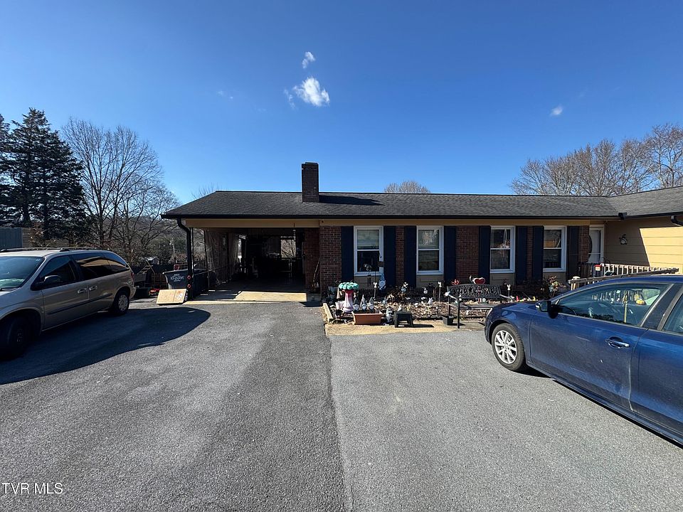 1st image of 928 Sir Echo Dr
