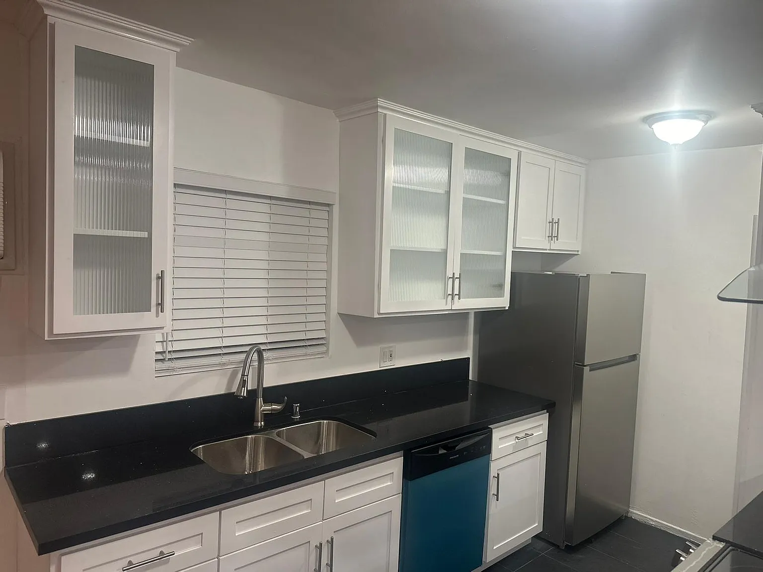 2 bed, 1100 sqft, $2,895 — Photo 3
