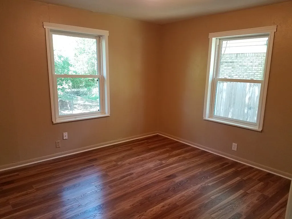 3 bed, 1.0 bath, 1390 sqft, $1,400 — Photo 2