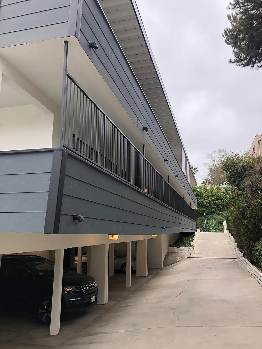 Building Photo - 4233 Avocado St #1/2