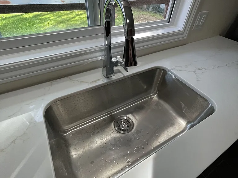 37 E Rutherford Dr #MAIN FLOOR — Photo 9