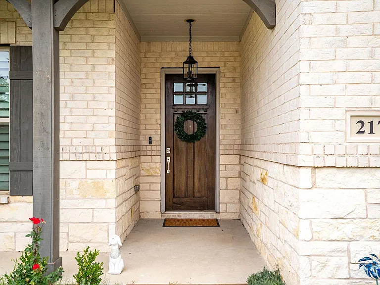 217 Longwood Dr — Photo 7