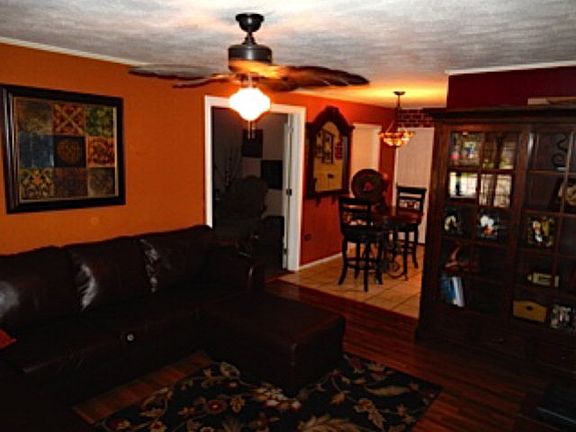 4th image of 214 Fairmont Dr