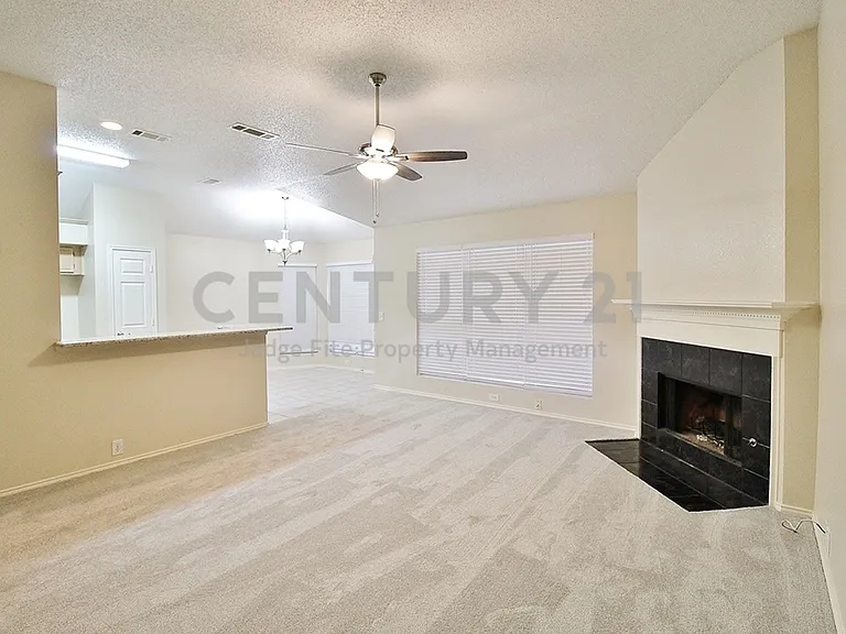210 Ridgecrest Dr — Photo 4