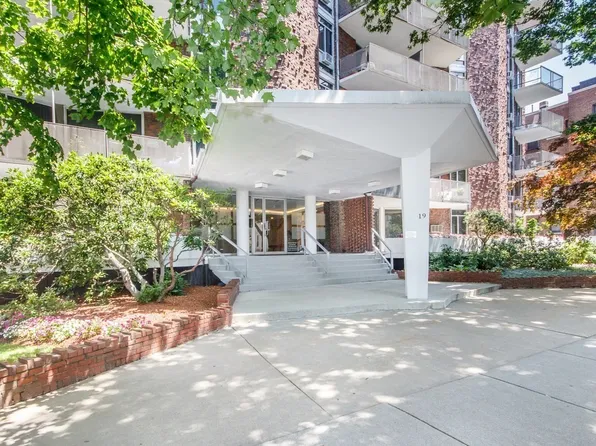 19 Winchester St APT 502, Brookline, MA 02446