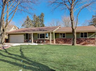 4570 S Raven Ln, New Berlin, WI 53151