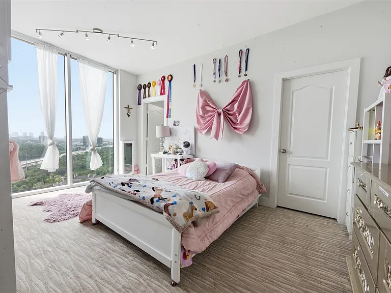 121 N Post Oak Ln #2203 — Photo 21