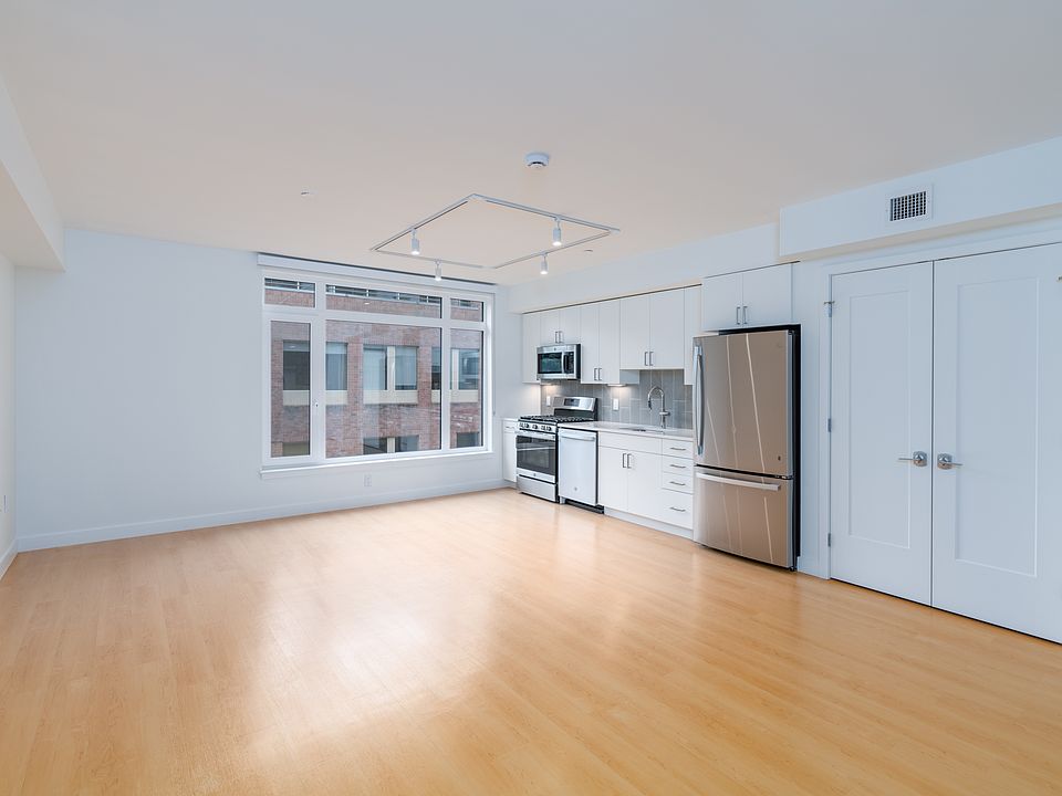 1st image of 605A Concord Ave #205