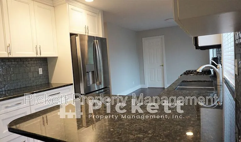 2037 NE Gustaf St — Photo 11