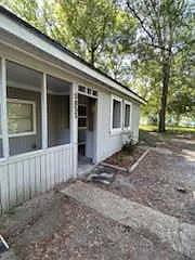 3 bed, 1.0 bath, 852 sqft, $1,275 — Photo 2