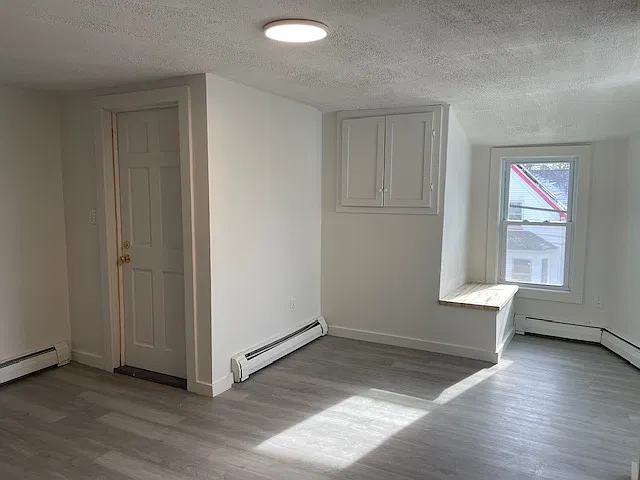 2 bed, 1000 sqft, $1,900 — Photo 3