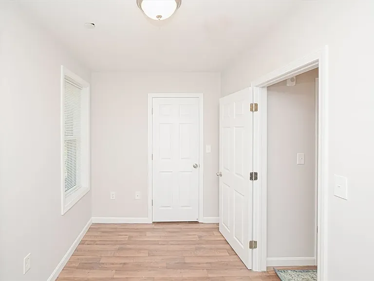 23 Warwick St #3 — Photo 12