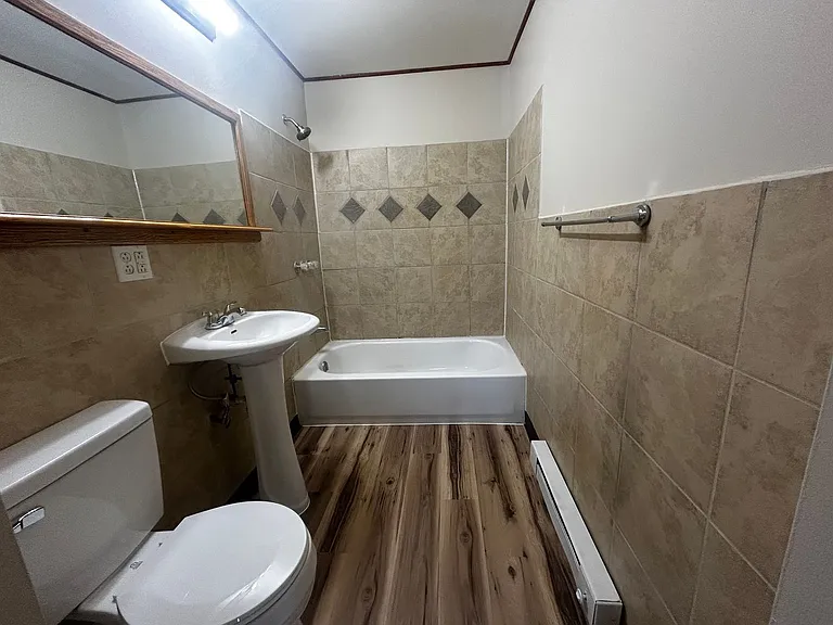 67 Groton Ave — Photo 16