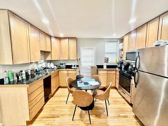 220 Hanover St #12 — Photo 6