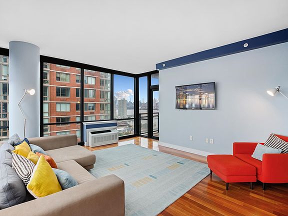 3rd image of 389 Washington St APT 23E