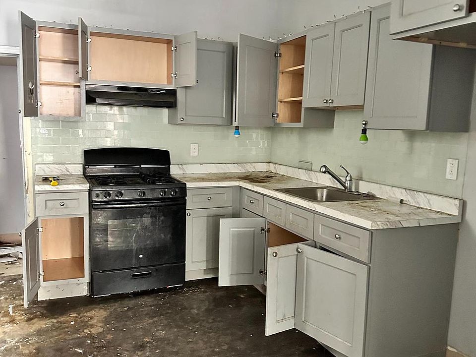 2nd image of 5513 Regent St
