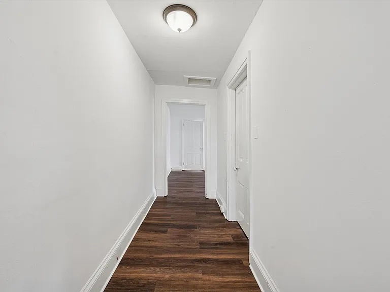 402 N Church St — Photo 5