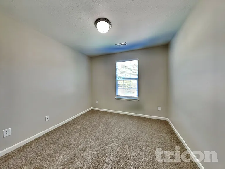 427 Randolph Dr — Photo 10