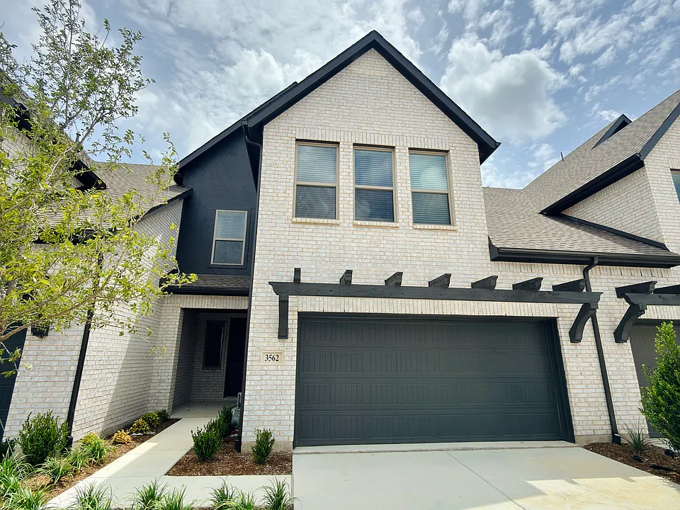3562 Pierce Ln