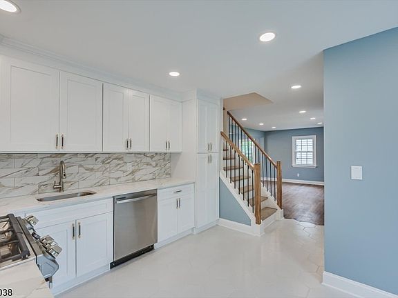 2nd image of 311 W 3Rd Ave